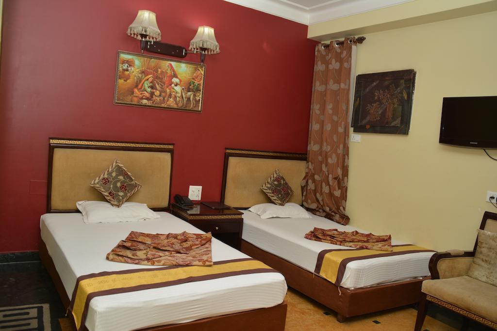 Bed & Breakfast Revels Plum 2*